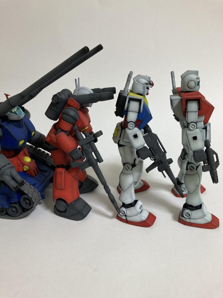 一概に色といっても様々な色があります。一説によると色の種類は無限にあるそうです…色は個人個人で受け取り方(見え方)が違うらしいですね。聞いた話によれば、人によって見えている色が若干違うのだとか。進化の過程で少しずつですが「個体差」が生じたのかもしれません。(出演:MSの進化を人類の進化的に表現してくれた皆さん)