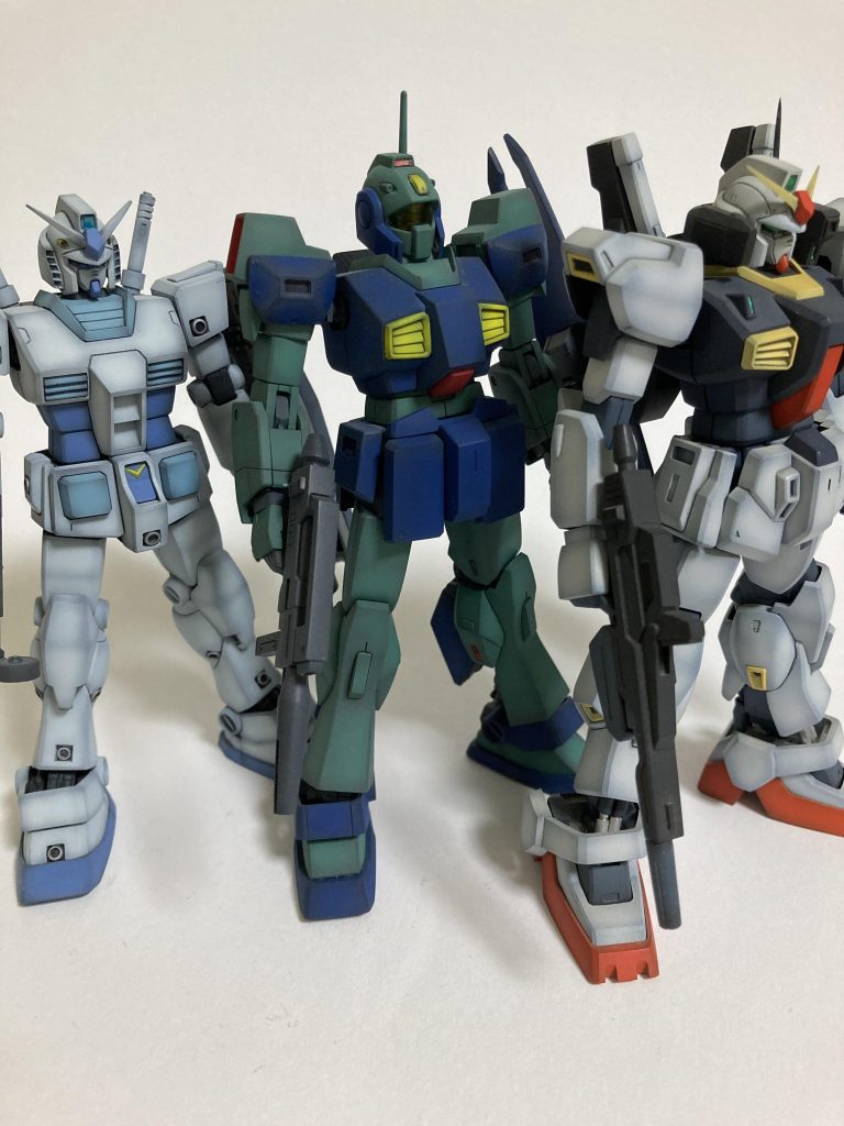 次に、下地の色の影響を受ける色と、下地の影響を受けない(受けにくい)色が存在します。1. 発色しやすく、下地を隠しやすい色(隠蔽力が高い)・代表的な色: 黒、白、濃いグレー、シルバー、青系、緑系下地が黒であっても、白やシルバーを塗れば一回でその色に染まりやすいです。(出演:塗りやすかった皆さん)