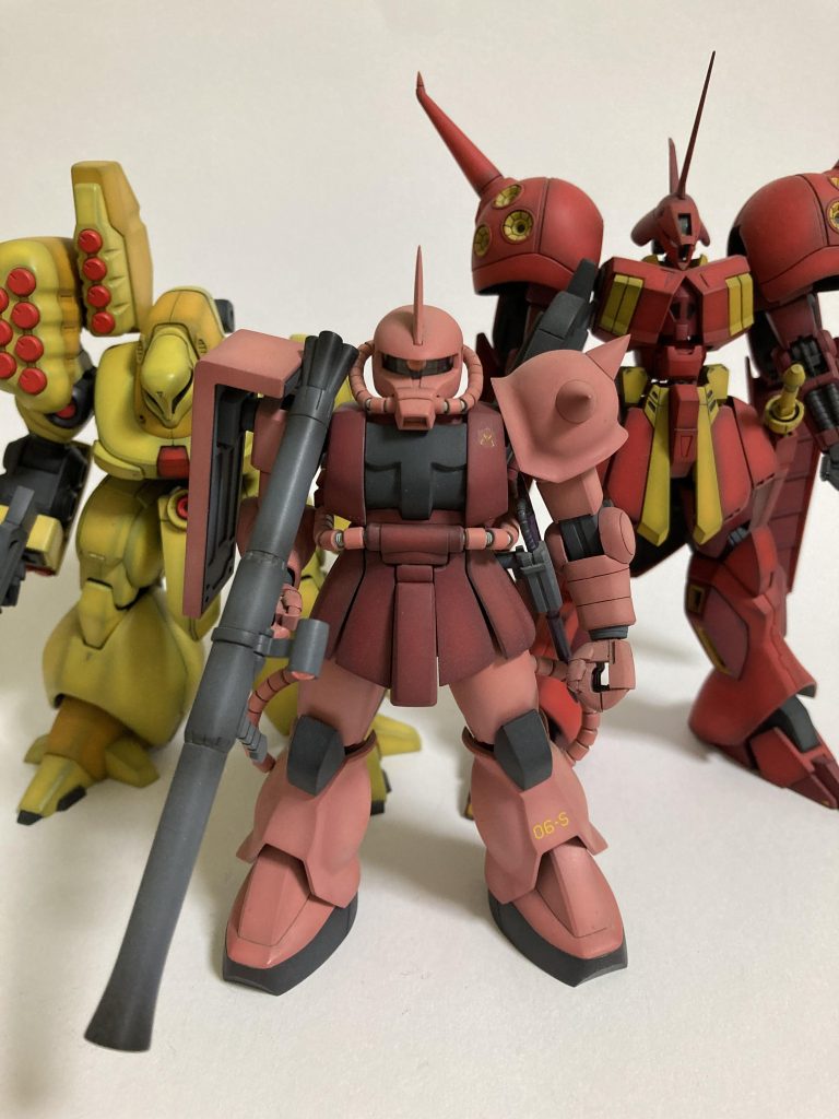 2. 下地の影響を受けやすく、透けやすい色(隠蔽力が低い)・代表的な色: 黄色、オレンジ、赤、明るいピンク黄色: 最も下地の影響を受けやすく、黒い下地の上に塗ると、くすんだ緑色やグレーに見えてしまいます。赤・オレンジ: 下地が暗いと発色が重くなり、鮮やかさが失われます。(出演:塗りにくかった皆さん)