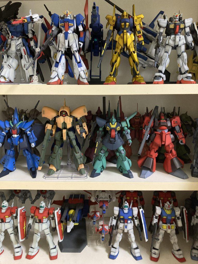 皆さまに披露するような技術は持ち合わせていませんが、たまにフォロワー様から、機体の色のチョイスが適格!なんて嬉しいお言葉をいただくことがあります。そこで、私が普段から作品の色を選択する際に何を意識し、どんなアイテムを使っているのかをご説明したいと思います。(アレ?ボケは?なんて声も上がるかもしれませんが、今回は少し真面目に...)