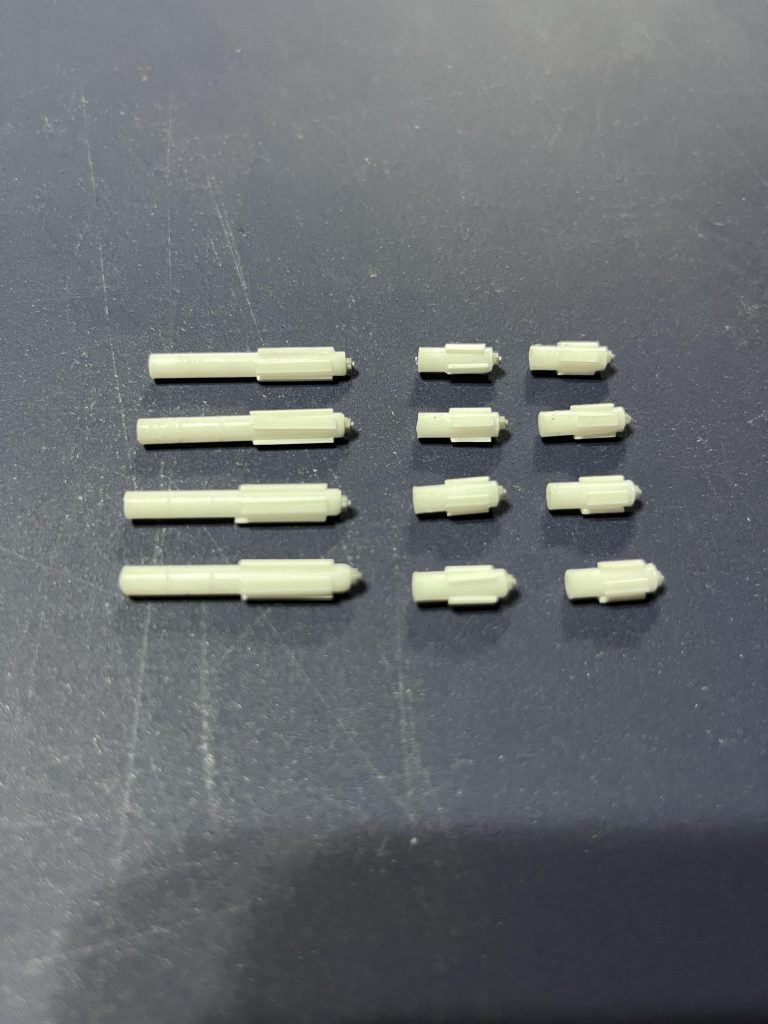 フィンロンブラックも3mmプラ棒と0.5mmプラ板で自作しました。接続は接着です。