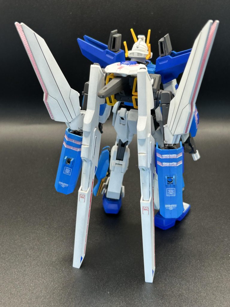 背面制作工程はミキシング、合わせ目消し、エアブラシ全塗装、筆塗り部分塗装、一部墨入れ、デカール貼り、艶消しトップコート、その後溝の筆塗り。