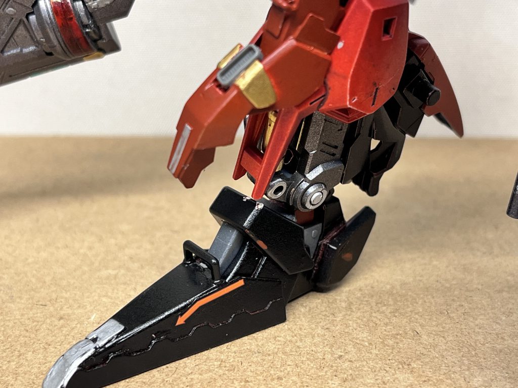 前回は伝えられませんでしたが、プラ板でライトニングzガンダムの足を延長しました。個人的にこれは成功かなと思っています。