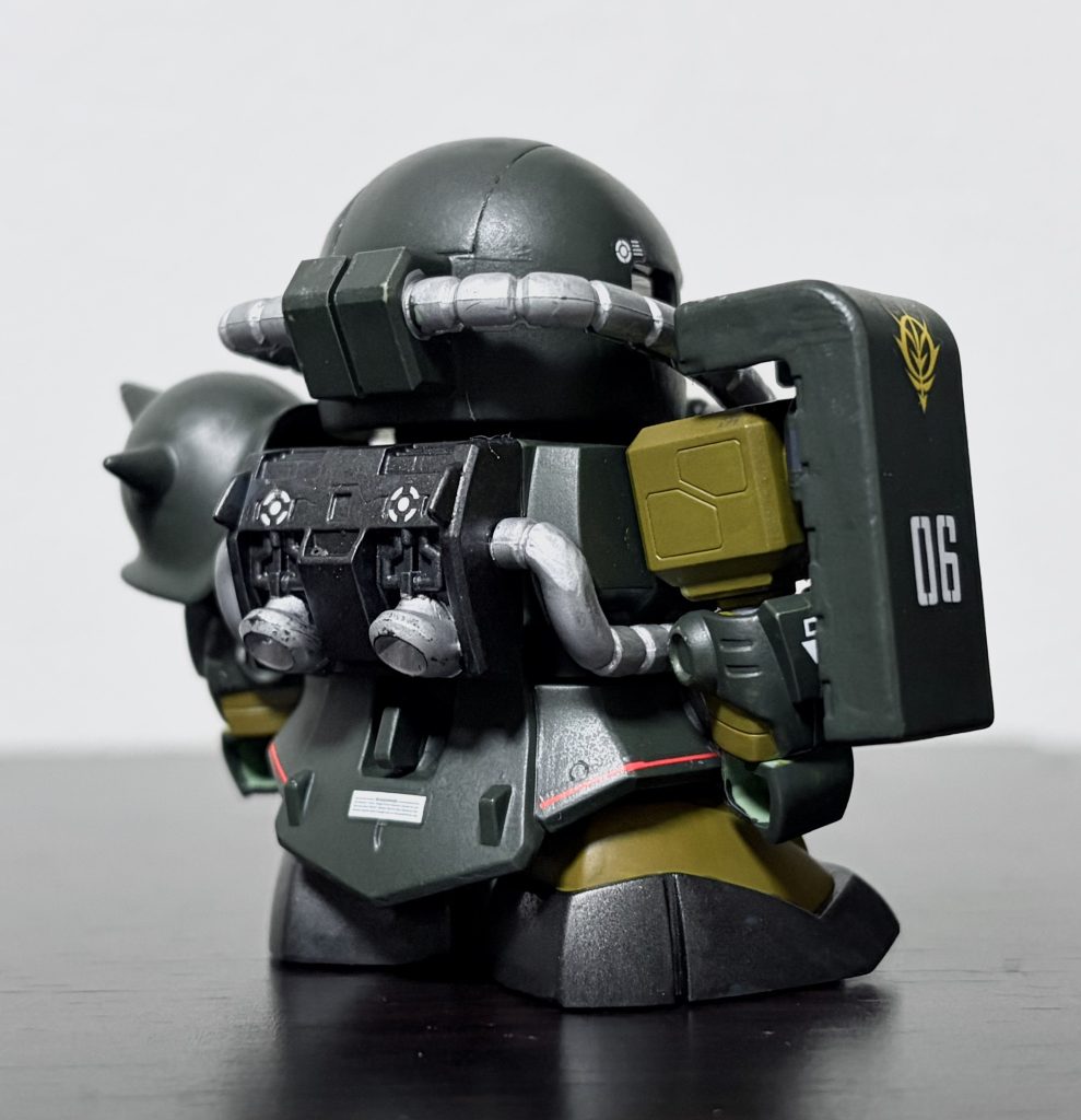 前面と背面。今回もいつも通り筆塗りオンリーで頑張りました