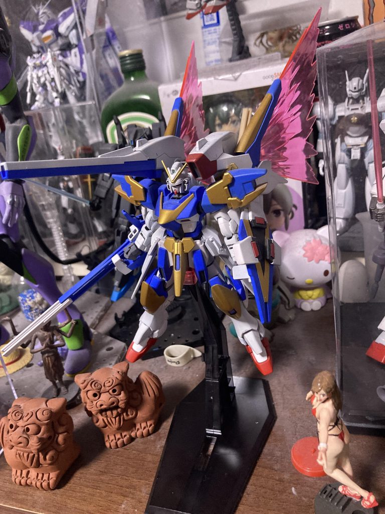 参考?に最近光の翼を手に入れたHGのアサルトバスターの画像をば。こうみるとHQも値段からしても悪くないつくりなのかなとも思っちゃったりしたり。 いや、もっと精進していかねば!