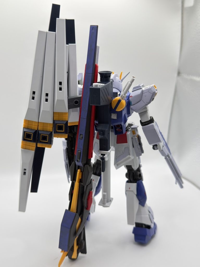 後ろゴテゴテですね。