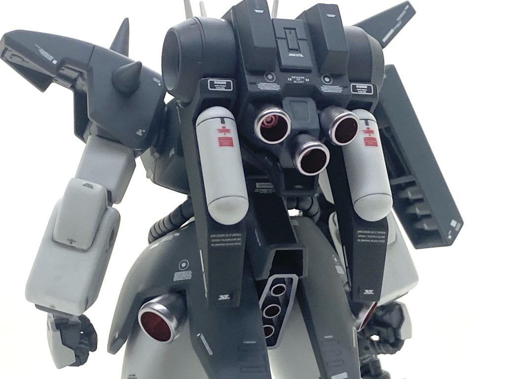 後ろのバックパックはかなりカッコ良いと思います。