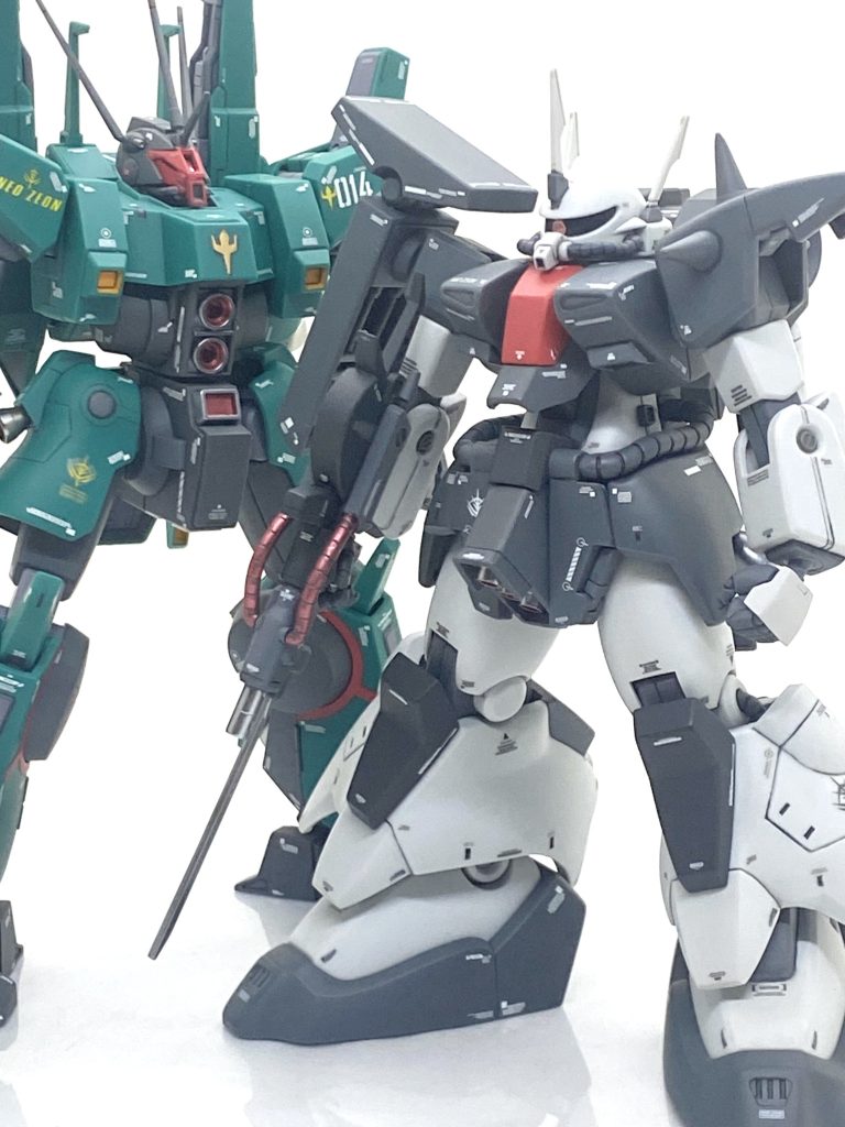 前作のドーベン・ウルフと。ドライセンも完成させているのでラカン・ダカラン乗用機は全て作りました・・・あまりコンプしてる人はいなさそうです(笑)。