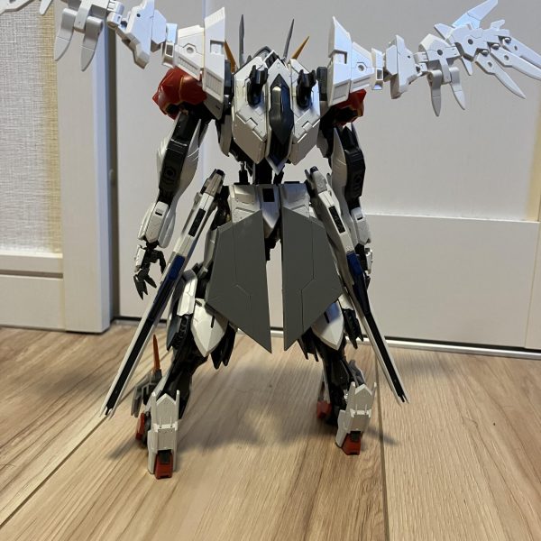 今年最初の機体としてバルバトスルプス改造機二機目の製作を始動しましたとりあえずなんか形になってきましたカラーリングは決まっててここからまた色々付け足したいと考えています完成をお楽しみに（3枚目）