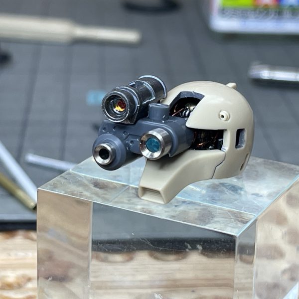 HG ザクⅠ スナイパータイプ１）ヘッド外装を後嵌め加工２）ノーズ周りをシェイプ加工３）ヘッドスコープ検討　　　もうちょいコンパクトが良さげですが、スクラッチする気合いも　　　ないので、これでよしとしちゃいます😆（4枚目）