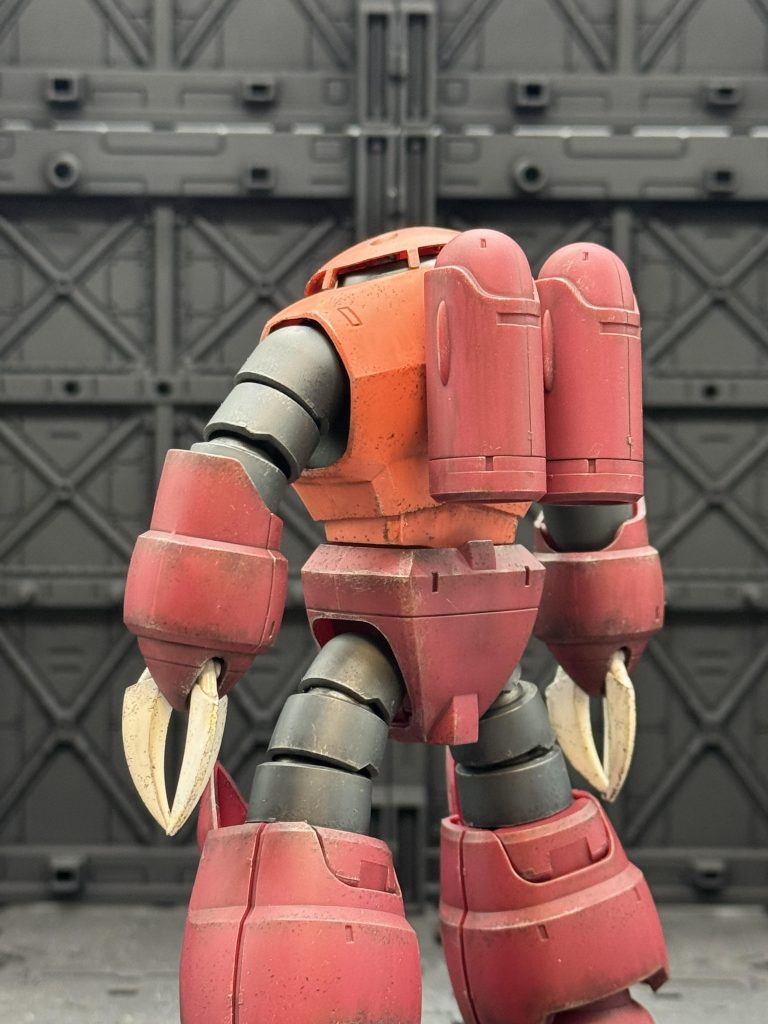 ウォッシングとかスポンジチッピングした後に今回はサビっぽい汚しにウェザリングマスターも使ってみました。