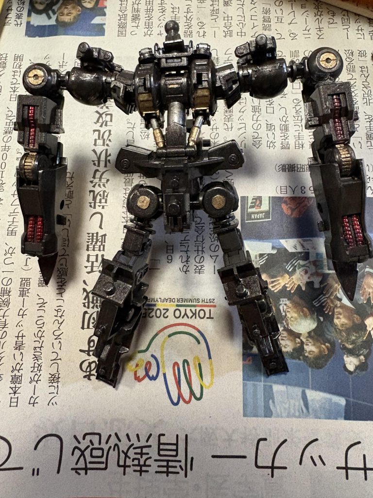 ガンダムフレームメタルブラックとシルバーの水性ホビーカラーをメインで塗装