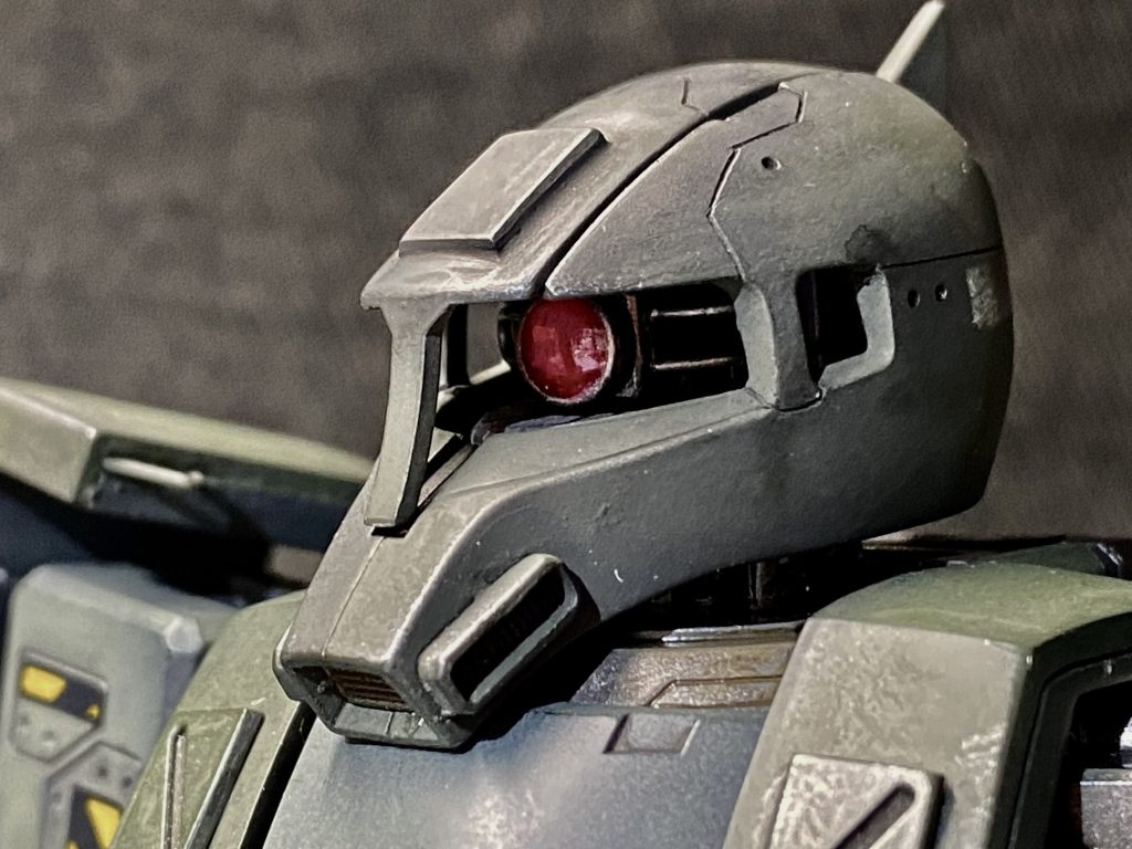 モノアイレールを奥に自作しダブルレールに。モノアイはレジンを使用し赤塗装。