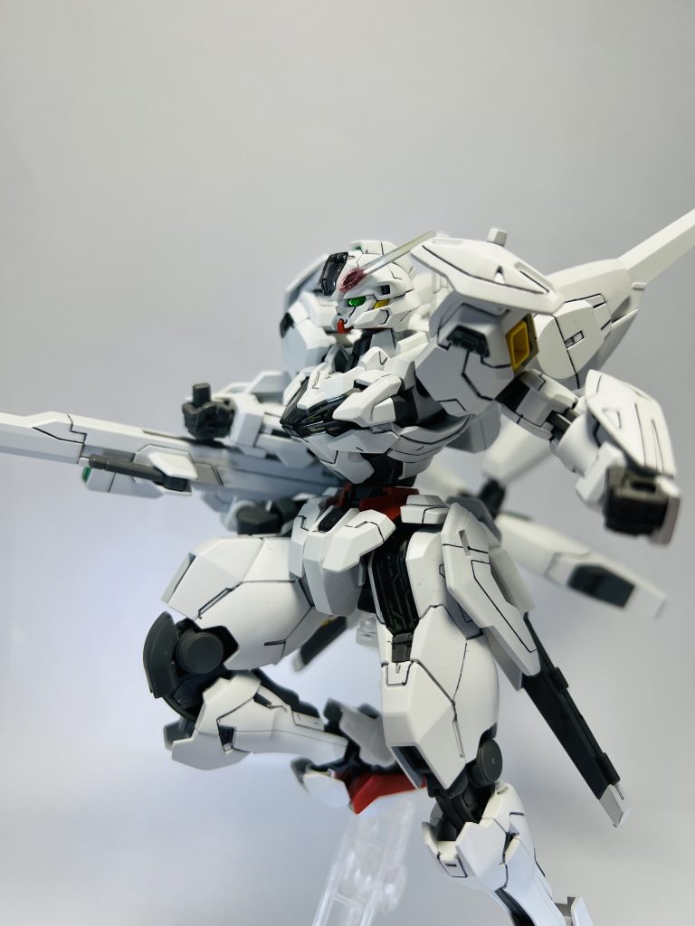 頭部に別のライトを当ててメインカメラを光ってる感じに