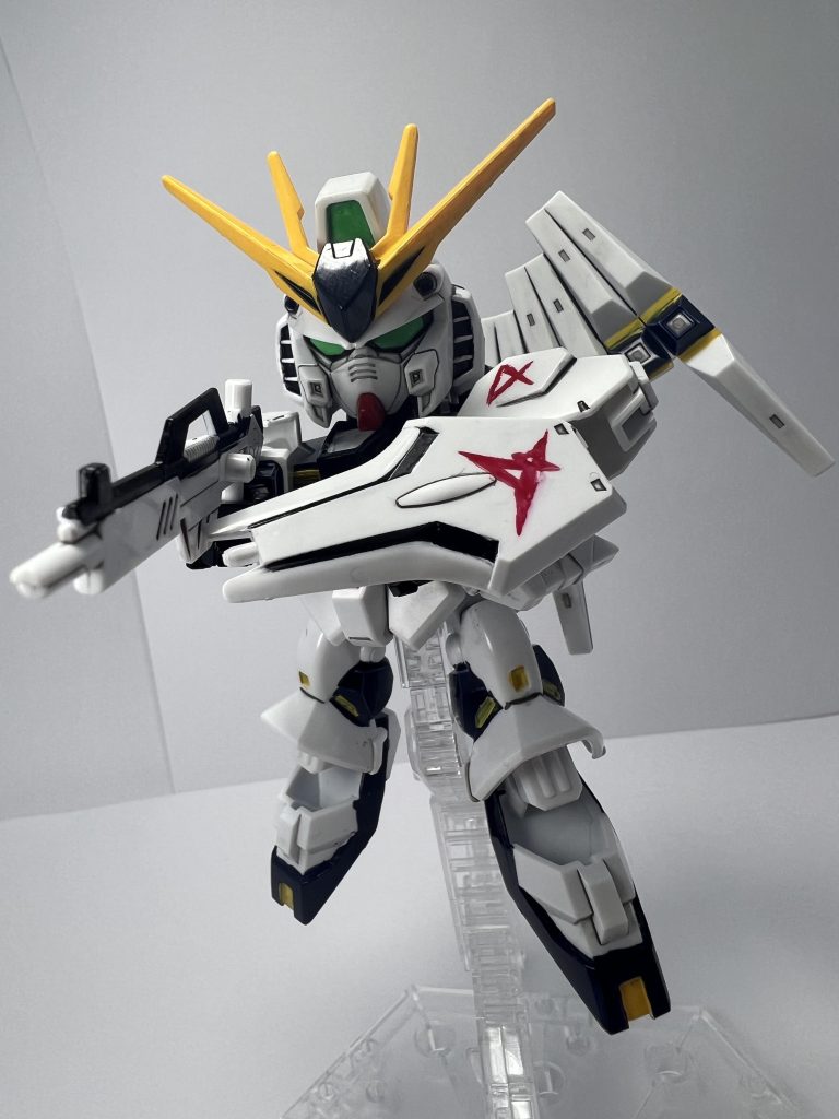 肩と盾のマークは筆で描きました。マスキングなしで描いたのでガタガタです。マスキングも練習したいですね