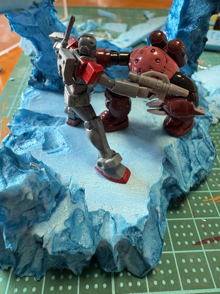 ポリスチレンフォームを切ってはんだごてを使って岩感を