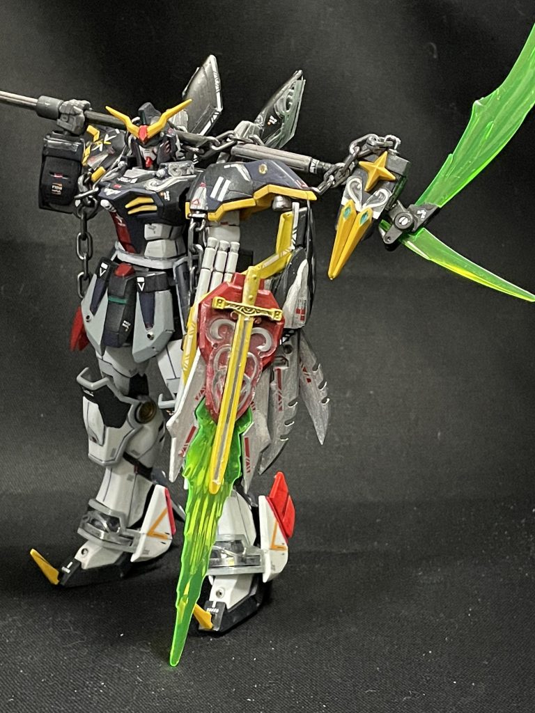 チェーンは鎌に巻き付けたいから付けました。