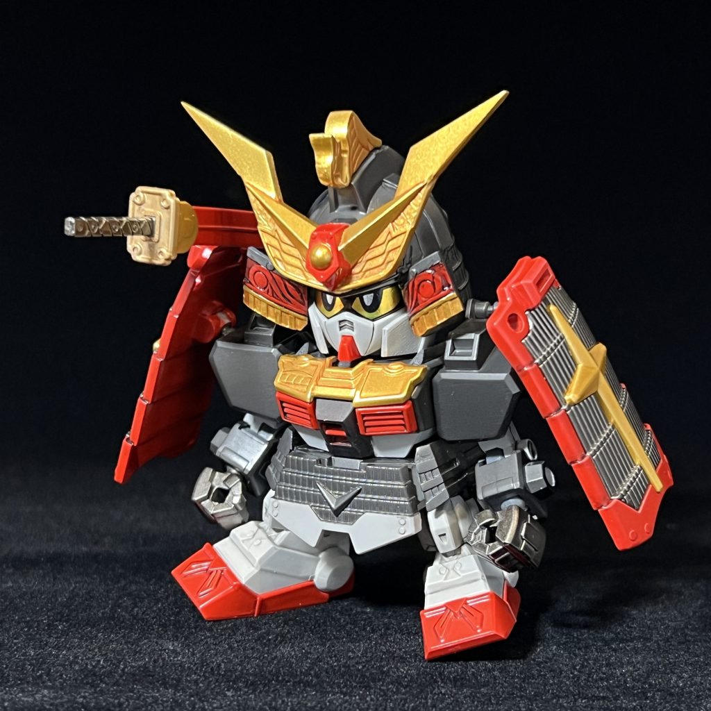 ▲武者譜路斗頑駄無徳川家康頑駄無を軸にしていますが、・顔、兜の小型化・腕をSDEXに交換・脚の延長→膝パーツを作成など、意外と弄っています