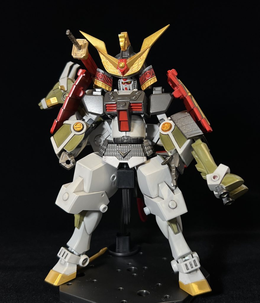 ▲武者譜路斗頑駄無(人馬一体)譜路斗と楚驚とか合体した姿。これまでのリアル体型の武者頑駄無と比べて「兜が大きい」「ふとももが大きい」と、特異なスタイルに見えますが...意外とコレが実際の具足のバランスに近いのです&nbsp;