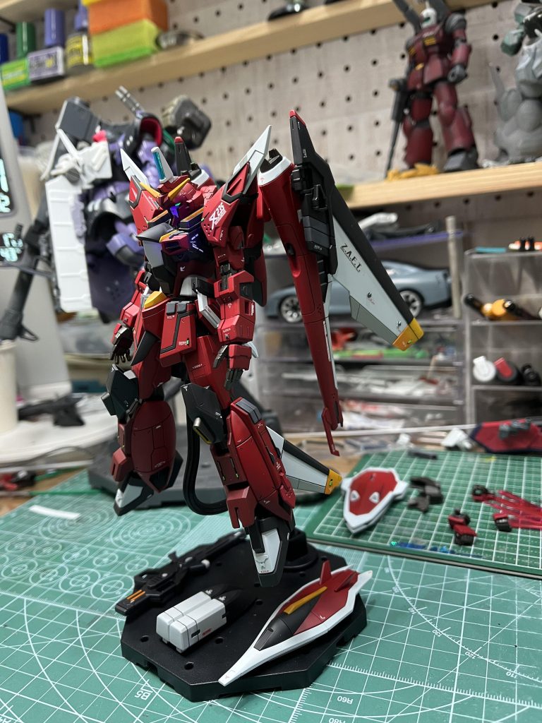 ●使用塗料本体（ﾚｯﾄﾞ1）：Mr.カラー モンザレッド（40％） + マルーン（60％）&nbsp;本体（ﾚｯﾄﾞ2）：Mr.カラー マルーン（+ モンザレッド 少々）&nbsp;本体（ﾎﾜｲﾄ）：ガイア　スチールホワイト本体（ﾌﾞﾗｯｸ）：Mr.カラー ミッドナイトブルー本体（ｲｴﾛｰ）：Mr.カラー　キャラクターイエロー　+　オレンジ（グラデーションになるように吹いてます）武装（武装+一部ﾌﾚｰﾑ）：Mr.カラー　ガンブルーメタリック内部ﾌﾚｰﾑ：Mr.カラー　メタリックブラックトップコート：Mr.カラー　スーパースムースクリア（つや消し）