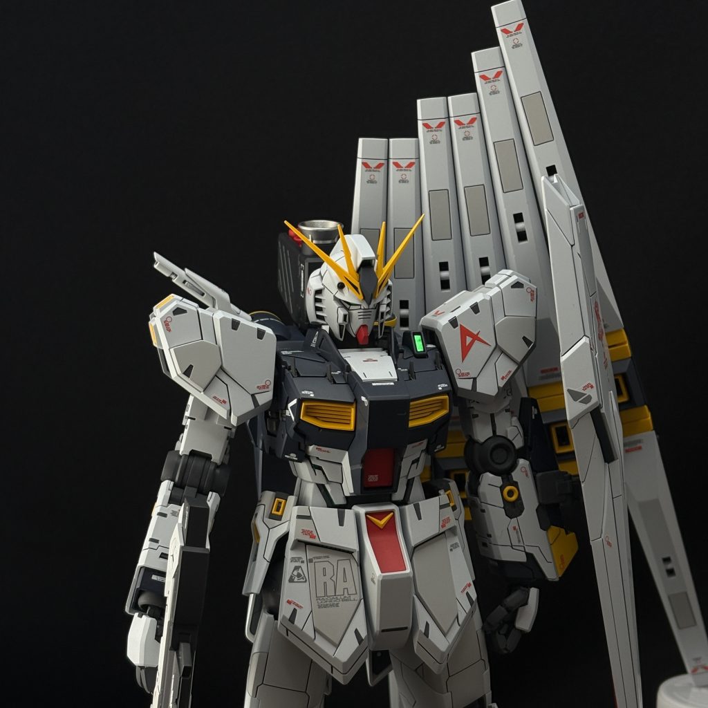 今回のテーマは、「白の選び方」です。ガンプラって、実は白を使う場面が一番多い。だからこそ、最適な白を選べるかどうかで、完成度が大きく変わります。