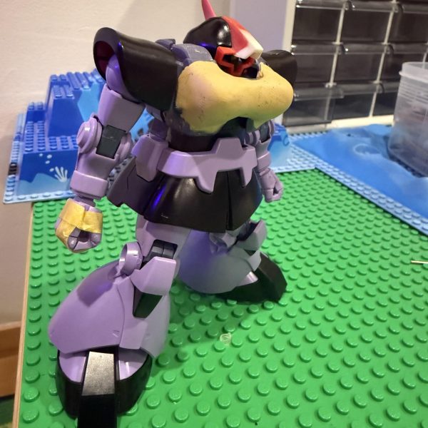 皆さま、、ご無沙汰致しております٩( 'ω' )و色々止まっていた模活、、紅白コンを呼び水に再会しようと企んでいたのですが、、首のヘルニアに加え年末に突然足が上がらなくなり、、診断の結果、坐骨神経痛と、突然きたので、、「今ならまだ治るか！？」一縷の望みをかけ、腕は良いけど口の悪い接骨院に行ったところ、、その日のうちに歩けるようになったんですよねぇ、、、、中々やるなっオッサン、、あらためて、「健康あっての長生きだなぁ」と実感致しております。。苦笑&nbsp;というわけで、今年も宜しくお願い致します。作りかけ、頭に斧が刺さってるギャンと、、やり残してる宿題の一部◎ちょっと速く動けるグフ◎人生初のフィギュア、長谷川京子（仮名）◎陸戦型ガンダムと、狙撃手◎1/100でシュツルム◎少し速く動けるドム&nbsp;あと、、、、どれも甘噛み　　🤣（7枚目）