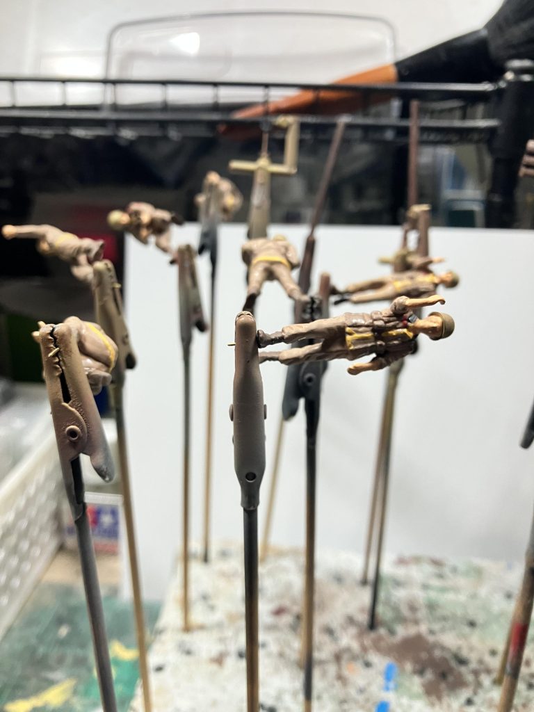 アメリカ兵とドイツ兵をベースにポーズを変えたりして、連邦軍の制服を塗装でムリやり再現