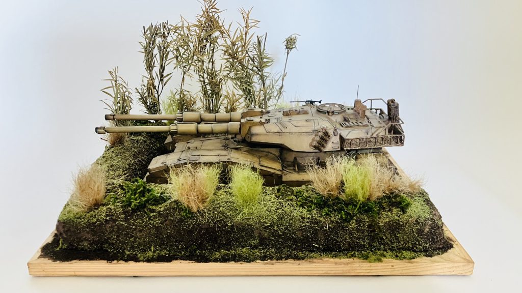 08小隊とイグルーに登場したイメージが強いので、その中のシーンを再現してみたいなぁっと思いました砂漠や荒野をイメージして進めてましたが、その案を廃案して、土が多めの平地に地面を掘って身を潜めてる感じにしてみました