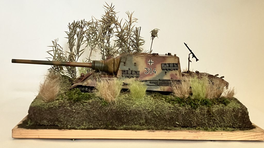 4輌目はタミヤで慣れたから初めてのドラゴン製のヤークトティーガー古いキットで隙間が凄く無理矢理接着したり、履帯が1枚1枚だったから、やり甲斐ありましたこれ以降、ドラゴン製(マジックトラック有り)をメインに買い漁りました戦車沼にハマってしまいました