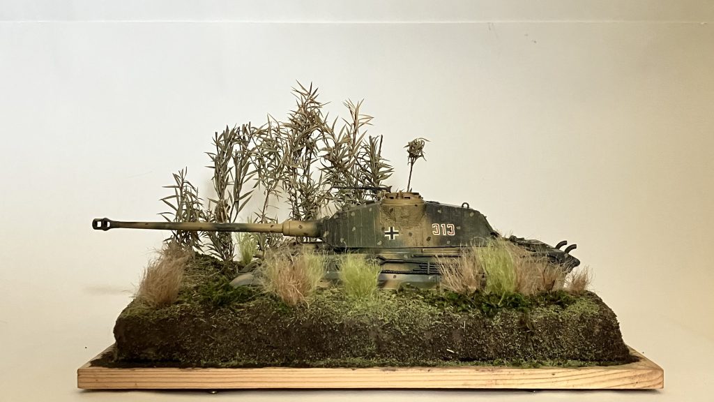 2輌目に作ったのがタミヤのキングタイガー ポルシェ砲塔これもポリパテによるツィンメリットコーティングを施工✌️