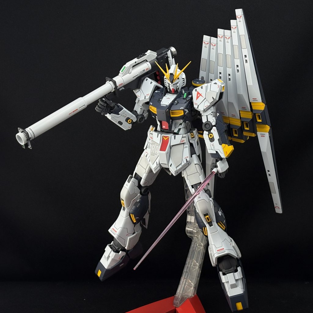 きっかけは、ジムを明るい白で塗装した時でした。なんとなくで選んだ白が、完成した瞬間に「これは絶対に違う」と感じた。そこから、色を感覚じゃなく、考えて選ぶようになりました。