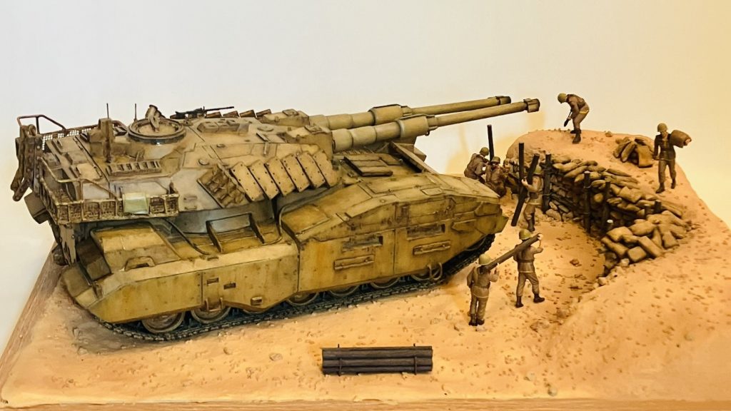 構図はアドバイスを貰い案を作成風景ジオラマの印象は建築は完成してるイメージで、建築中の風景はあまり見ない印象でしたから、あえて人がやらなそうな事をやってみようと考えました車体後ろ側を正面としたジオラマにしました