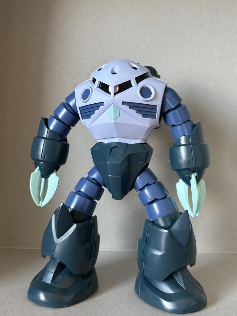 この子を組みながら年越したので正真正銘の今年初ガンプラです✨️