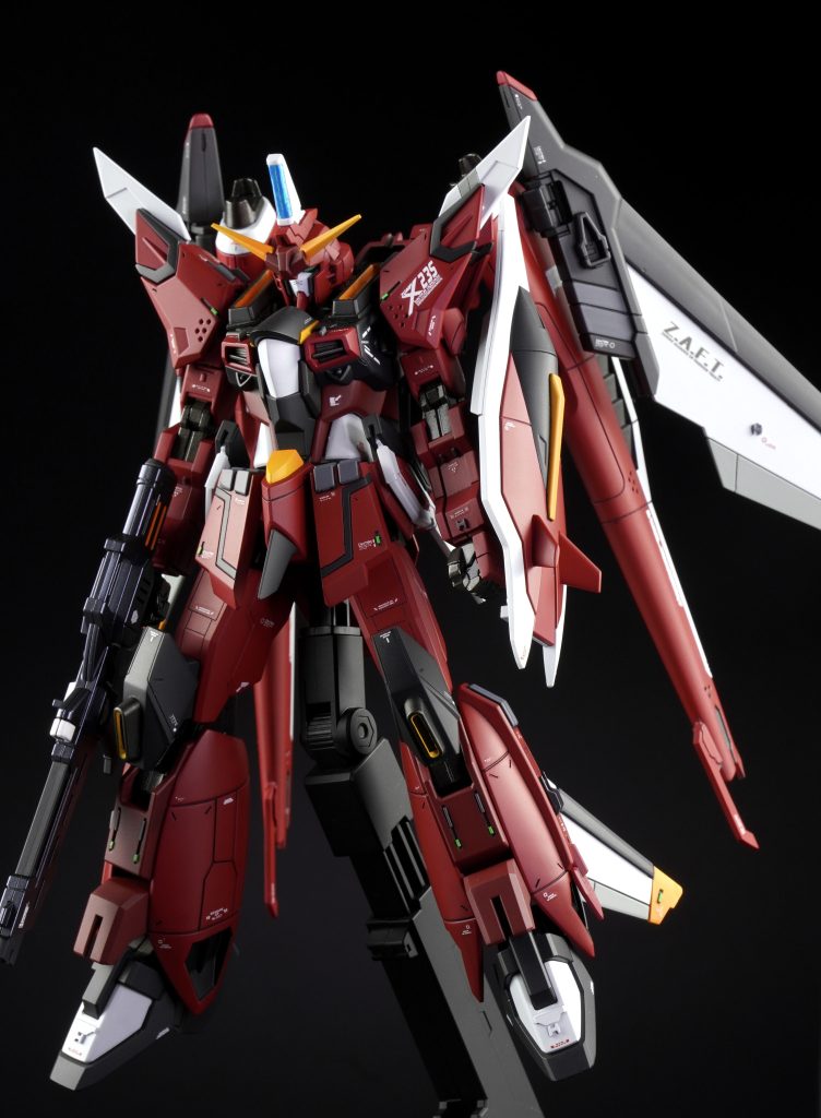 HG セイバーガンダムのキットが2005年発売と20年前となっております（2025年12月現在）SEED世代、中学生くらいの時に発売当時、友達が上手に作ってたなーと思いだすキット最新のキットにプロポーションを近づけるためにイモータルジャスティスをベースに3キット使用