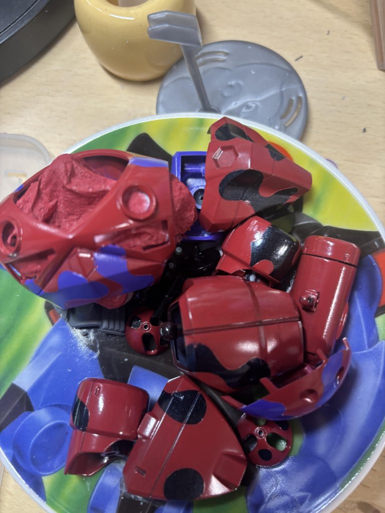 胴体にABS入ってるのでキムワイプで保護