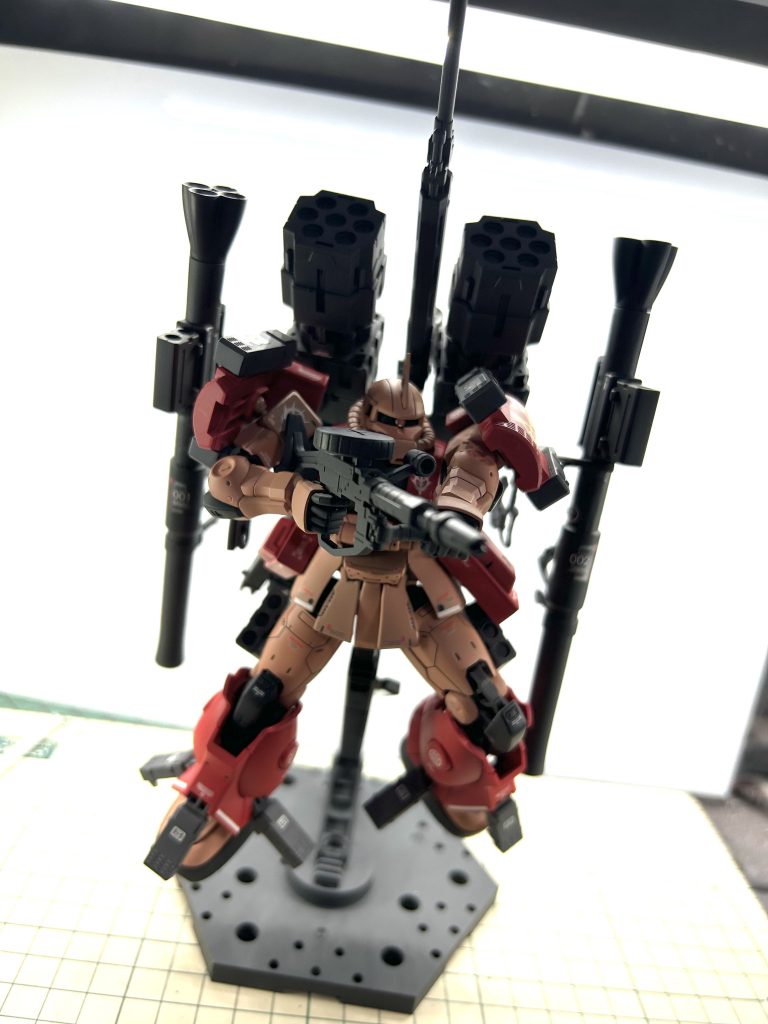 普段ミキシング改造はしませんが好きな機体だったという事もあり挑戦してみました(gundam-kao6)ビルド系の機体という事もあり宇宙世紀の設定無視でミキシングできるのは楽しい所ですね〜実際本編でシャアザクにサザビーやナイチンゲールの武器持たしたりしてるので笑ここまでご覧いただきありがとうございました(zaku-kao8)