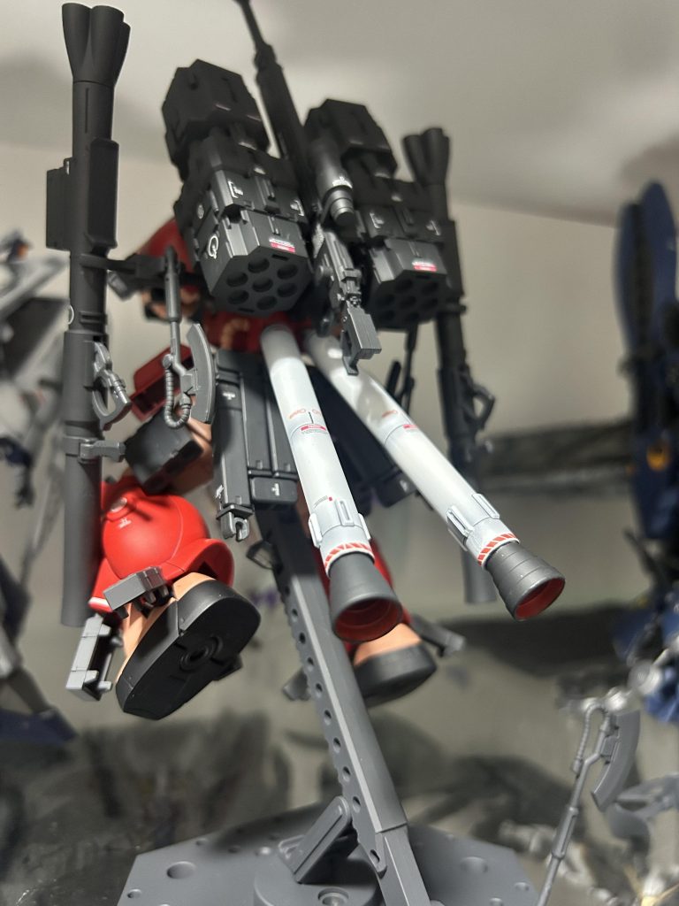 背後からの一枚です背中に武器を背負いすぎて素立ちできません笑なのでアクションベース必須です