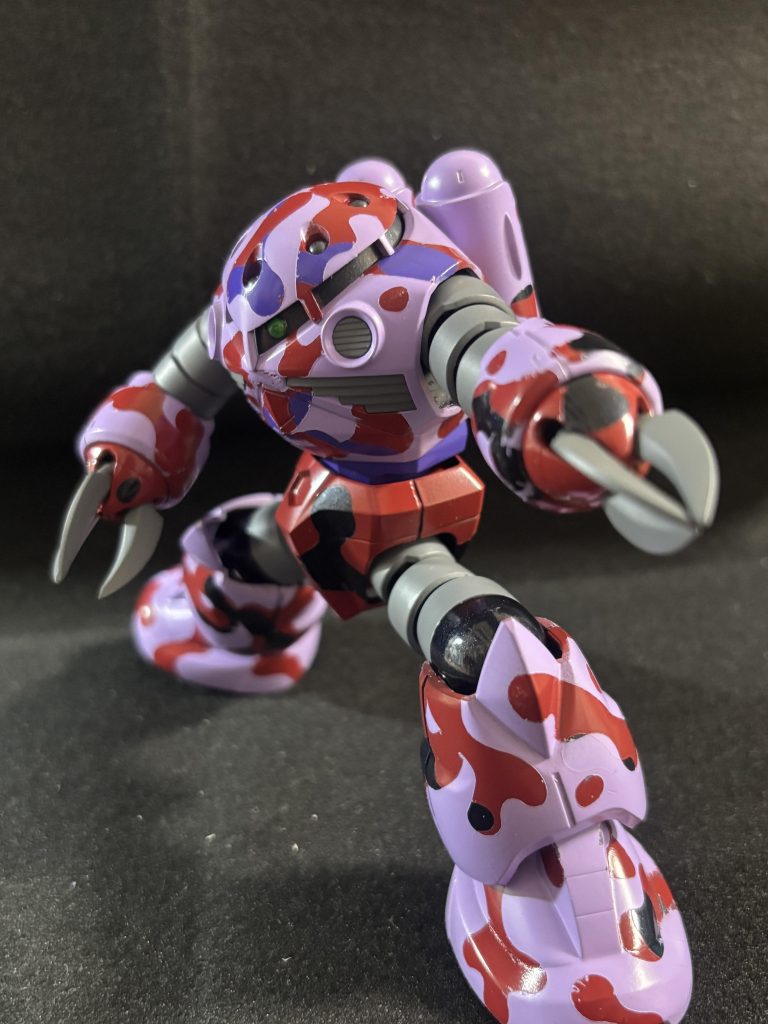 最初はリアルタイプっぽいカラーにしようかと思いましたが、思い切って迷彩➕派手で奇抜な配色にしました