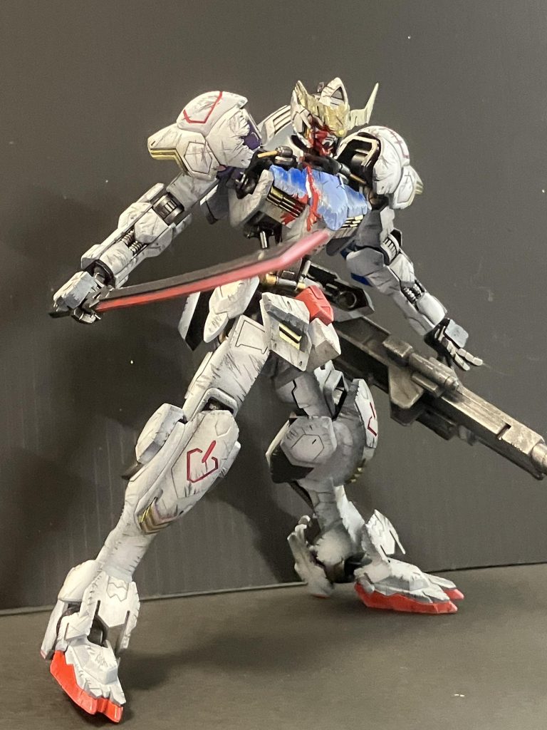 丁寧に整面したパーツにヤスリでダメージつけていく作業は非常に楽しかったです！