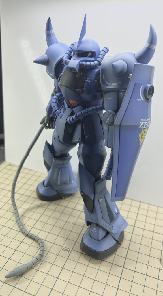 疑問に思ってるのが、グフのヒートロッドってどうやってあの腕の中に収納されてるんですかね(zaku-kao1)明らかに規格外な気が、、