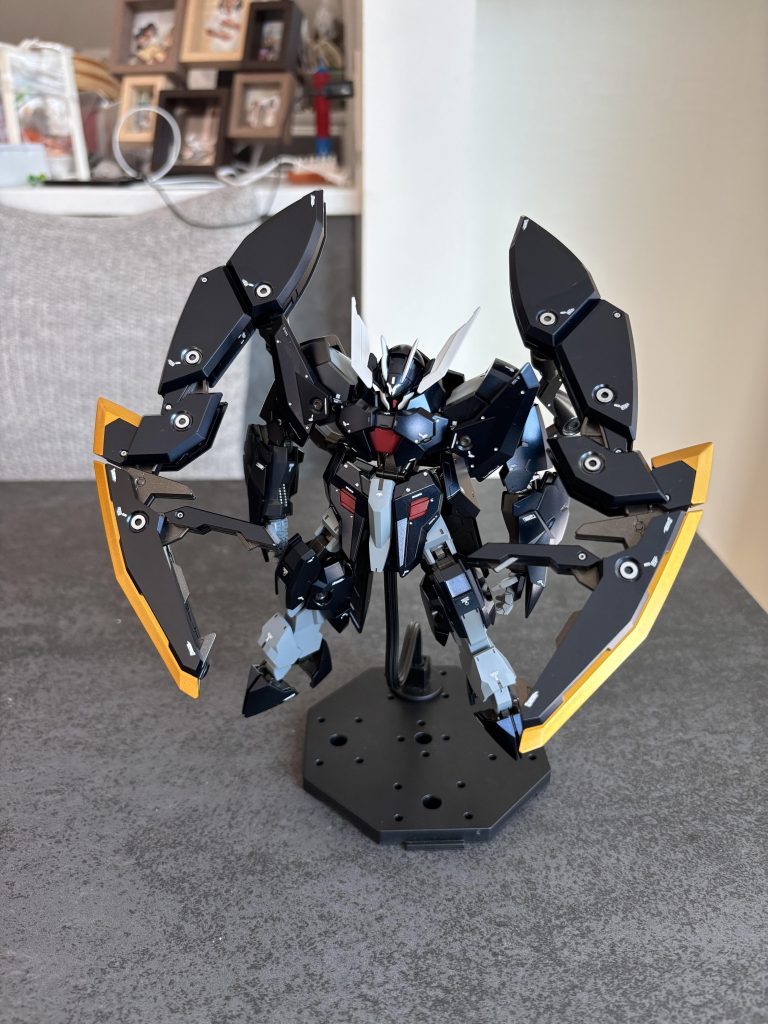 プリズムブルーブラック 瓶のまま塗装このギラつきたまらない!このまま光沢仕上げするかも悩みましたが、ザガンは半光沢のほうが似合うので予定通り半光沢にて仕上げていくことにしました。