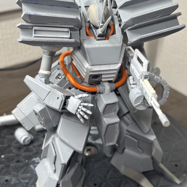 陸戦用のためにバーニアなしのバックパックを作成。硬そうなps2ではございません。バーチャロンじゃないんだから。左の穴は後でウェポンラックを付けようと思ってます。（3枚目）