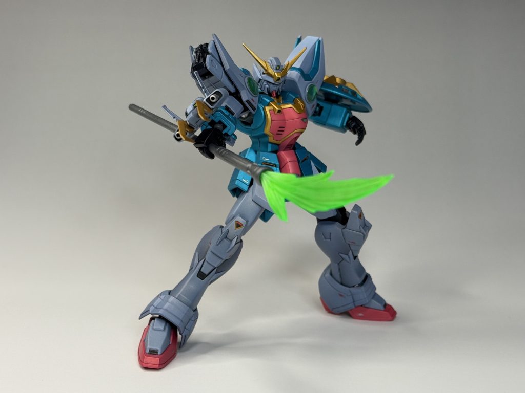 アクション。ビームグレイブの刃先は根本に少しグラデーションを施しています。