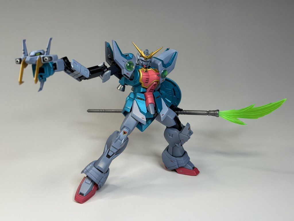 以上、簡単ですがシェンロンガンダムでした。ガンダムW放送当時、旧キットの1 /100を買ってもらったシェンロンガンダム。肩センサーのジェルシールが印象的だったため、センサーのクリアー化はマストでした。あと、黄色パーツはゴールド。この2つができて満足です😄以上、最後までご覧いただきありがとうございました(gundam-kao6)