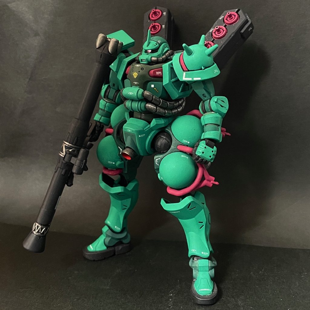 ゴテゴテにはしたくないがかといって素過ぎてもアレなのでファンネルコンテナだけ追加あえて無理矢理設定するならジフレド開発の少し前の時間軸「ファンネル小型化のテストベッド」兼「エルメスモジュール制御用MSのテスト機」とかそのあたりで