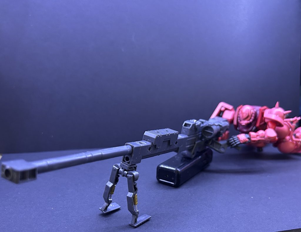 ワゴンSALEで買ったコトブキヤのデッカいライフルを試してみました。間接がガッチリしているため、片手でも保持できました🫢