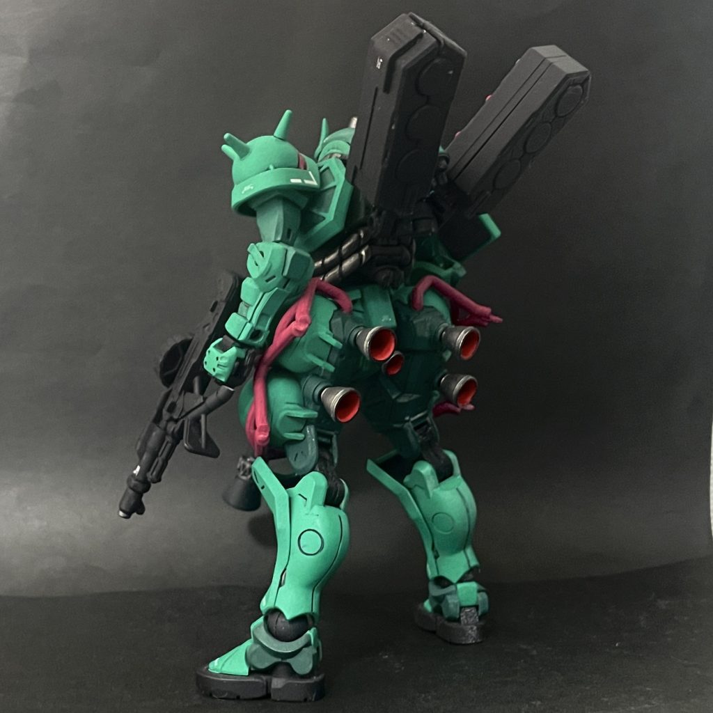 アプサラスのザク頭やサンボルのザクスナイパーのように、メインのエルメスモジュールの制御ユニットでしかないMS部分は旧型でもなんでも良く拡張性やパーツ入手容易性に優れたザクをベースに (コールドスリープから目覚めてNT研究所所属となった)ララァ少尉用に各種制御系のみのアップデートが施されただけの(武装や装甲類は通常から何一つ強化されていない素の)機体とかそんな世界線の一機体案