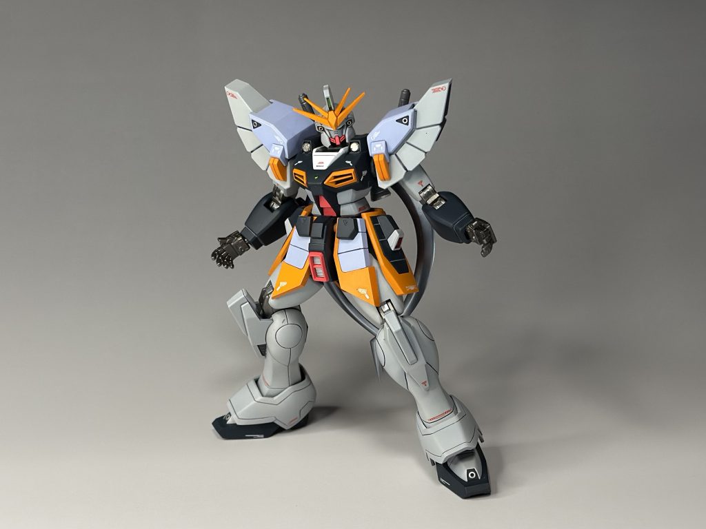 サンドロックといえば、ヒートショーテルが印象的なわけですが、スーパーファミコンで発売された“新機動戦記ガンダムW ENDLESS DUEL“という格闘ゲームでの肉弾戦をするサンドロックも強烈に印象に残っており、素手で戦うサンドロックも素敵です。