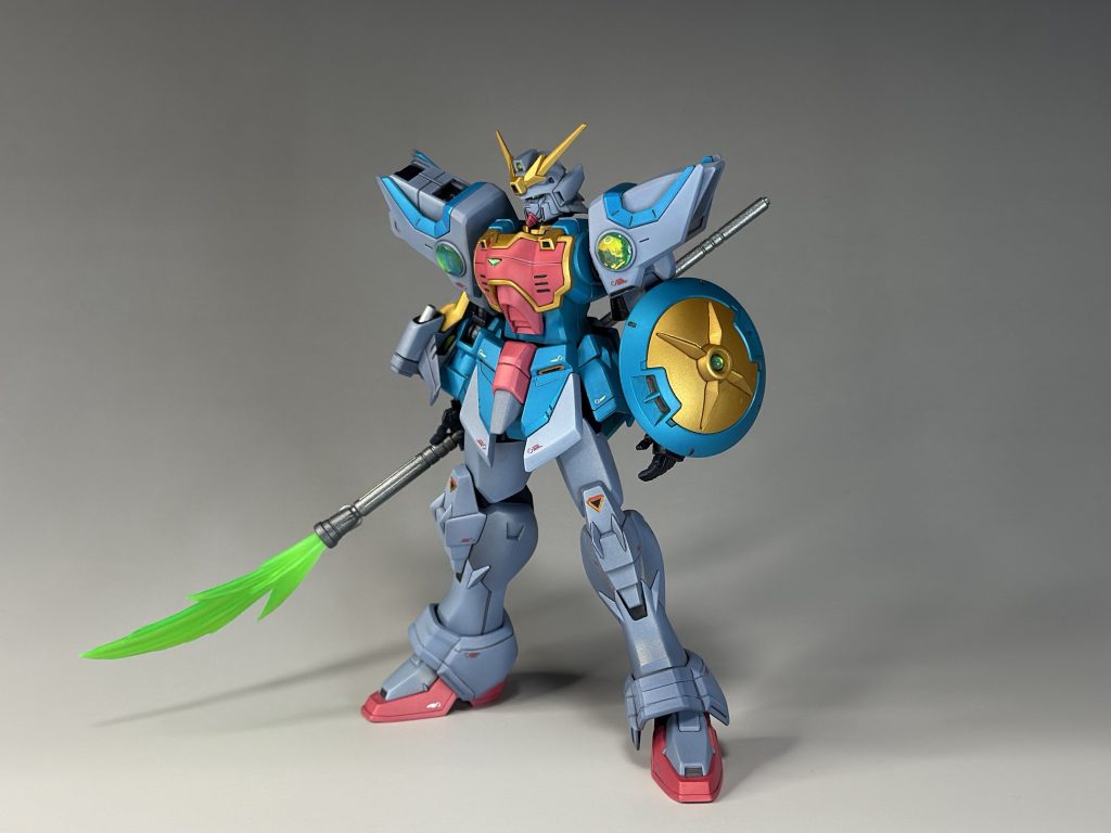 カラーリングは青色部分をブルーグリーンに変更。それに合わせて白、赤、黄も色味を変更しています。白、赤、青部分はパール、シルバー下地のつや消し仕上げとしてみました。デカールはうるさくならない程度に追加しています。&nbsp;・白：ダークグレーサフ→ビスマスパール→クリアホワイト&nbsp;・赤：ピンクサフ→ビスマスパール→クリアルージュ&nbsp;・青：スターブライトシルバー→蛍光ブルーグリーン