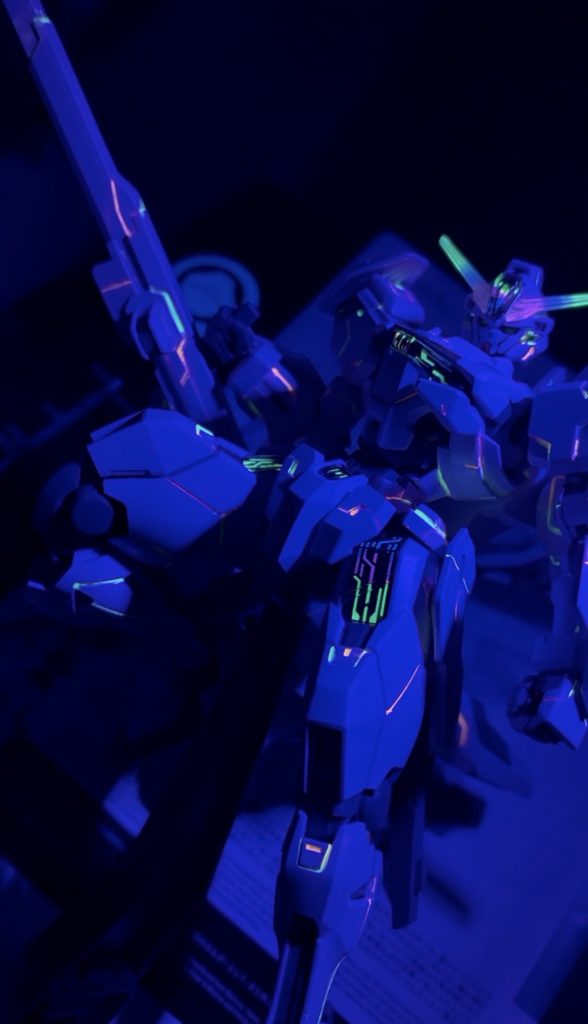 ちょっとはキレイに見えるから良しで。目は光らない仕様だったんだ、とこの時に気づいたという。